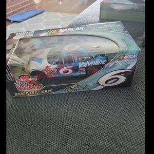 1/24 Racing Champions Under the Lights Metallic Finish Valvoline Mark Martin #6